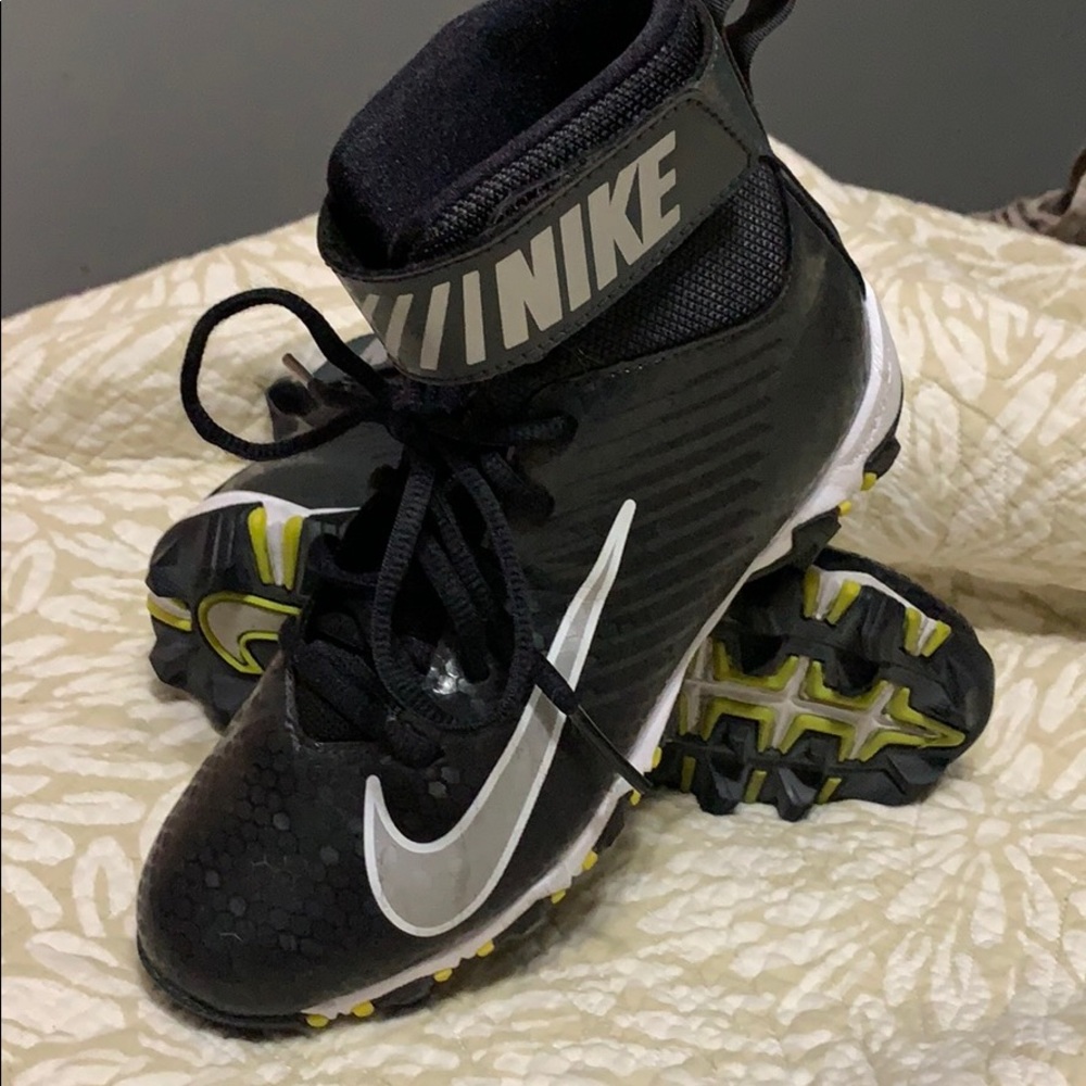 Boys Nike strike football cleats size 2.5 y